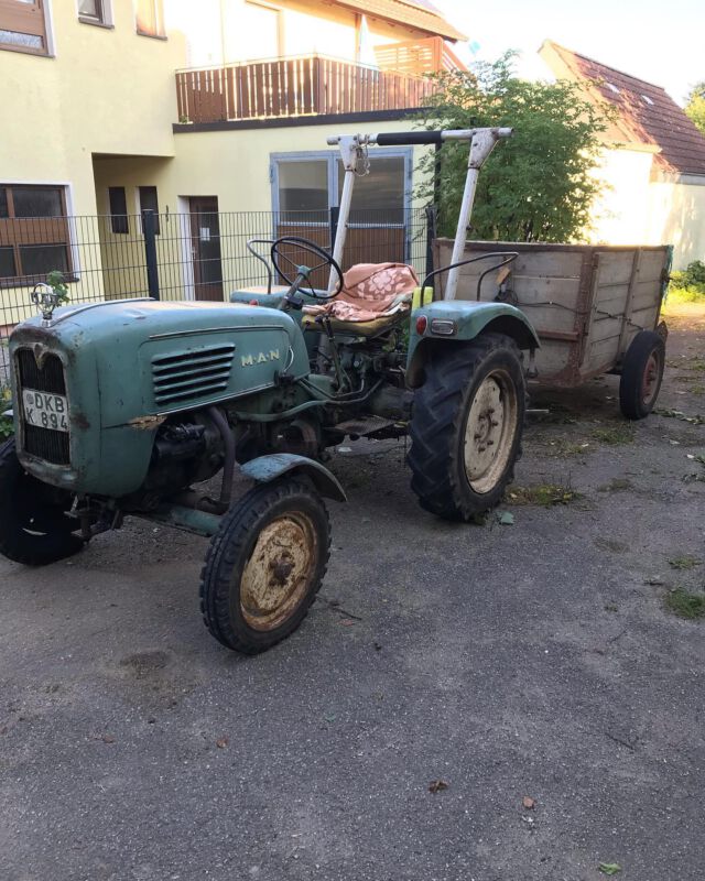 Wenn man in Franken arbeitet und den Nachbarn nach einem Anhänger fragt …
#gartengestaltung #gartenpflege #baumpfleger #naturgarten #oldtimertrecker #niendorfostsee #frankenland